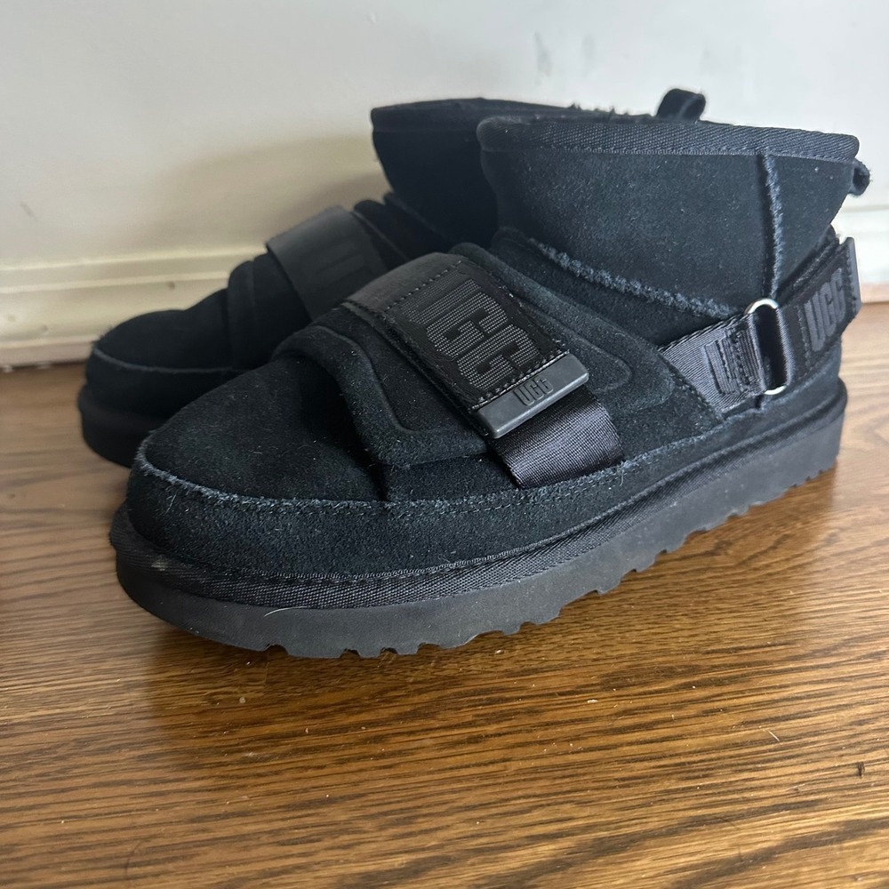 UGG‎ Classic Ultra Mini Hybrid Strap Short Boots in Black Size 9 - Picture 5 of 11